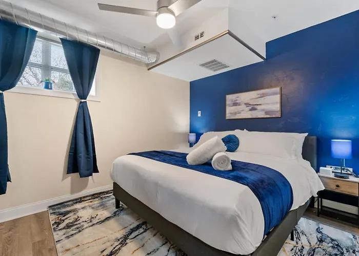 King Bed With Free Parking, Step Free Access * Pittsburgh