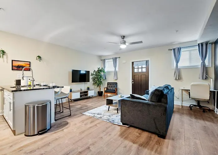 King Bed With Free Parking, Step Free Access Pittsburgh