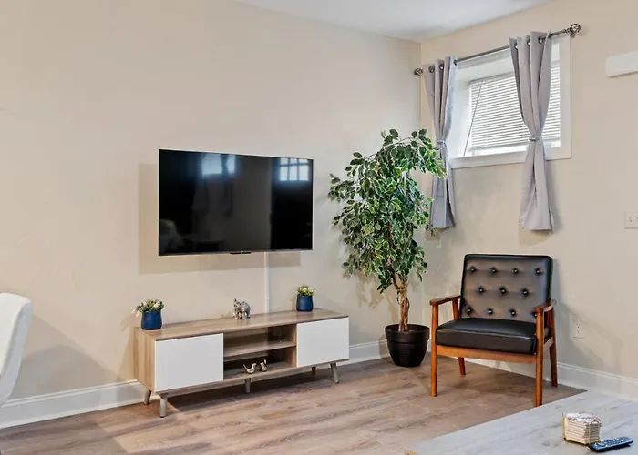 King Bed With Free Parking, Step Free Access